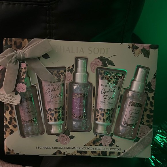 Thalia Sodi Other - Thalia Sodi Opulent Rose Hand Cream & Mist Set